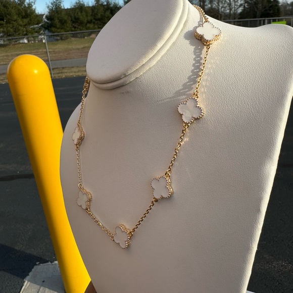 NEW ARRIVALS STATEMENT NECKLACE - Picture 15 of 16